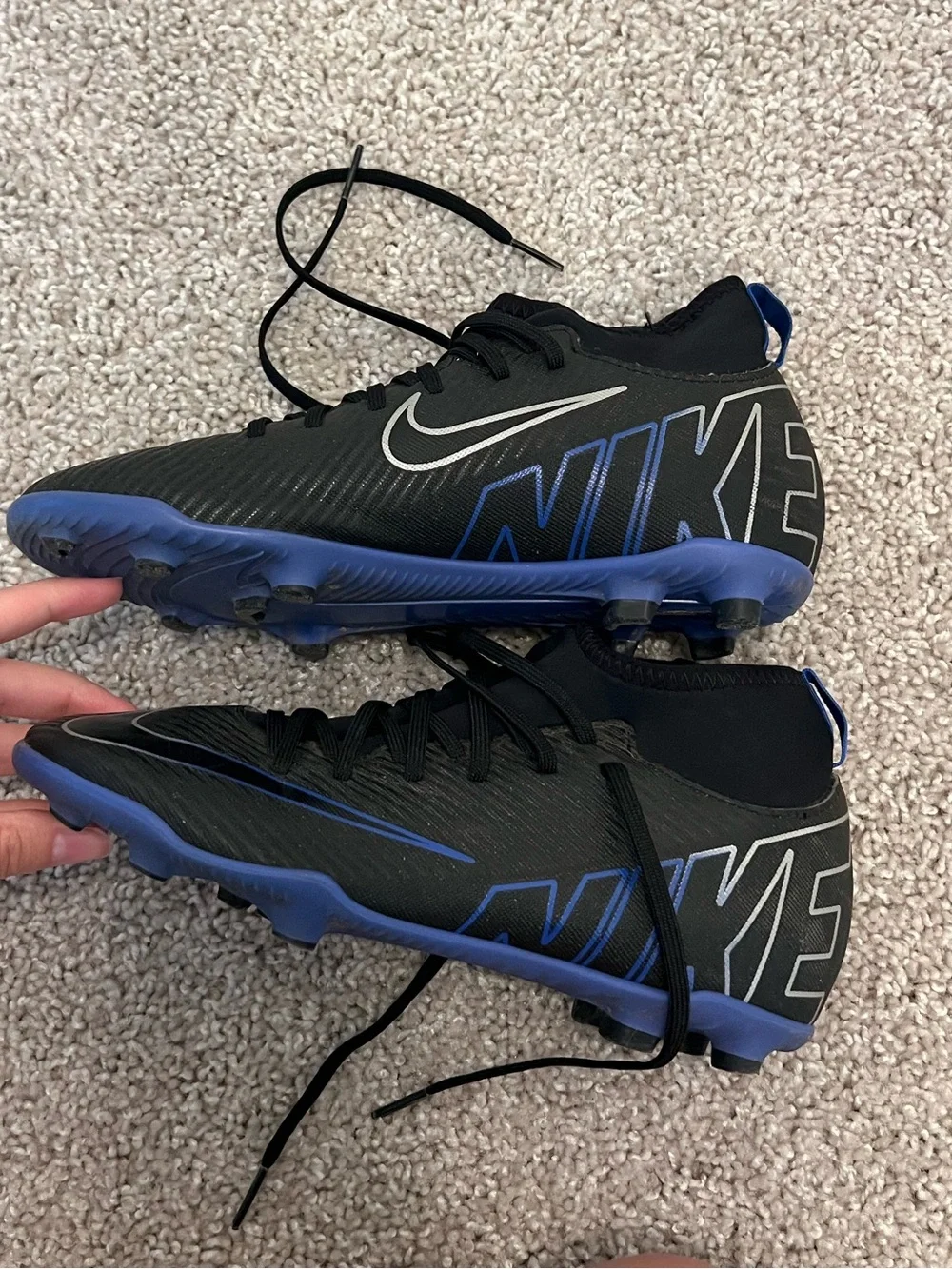 🔵NIKE: Boy size 5, Mercurial black & royal blue logo cleats w/ties, preowned🔵